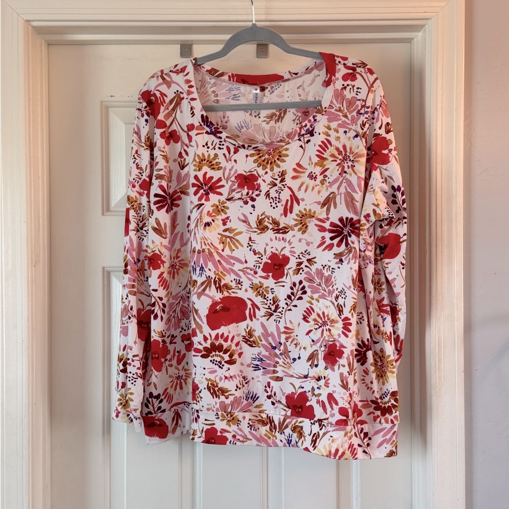 EUC Piphany Floral Red and White Women's Top